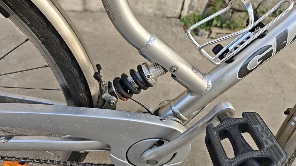 Vând bicicleta GiantTrooper Full Suspension