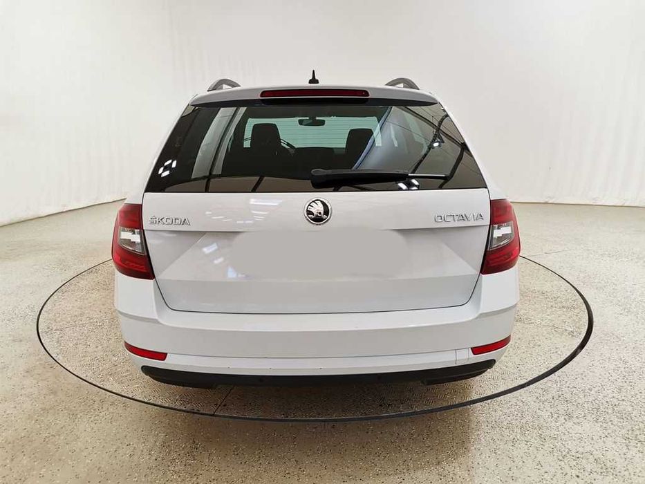 Masini de inchiriat - skoda octavia cutie automata - inchirieri auto