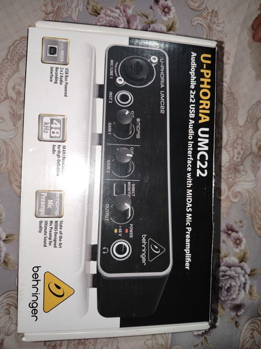 Behringer U-phoria umc22 sotiladi. Professional studiyalar uchun..