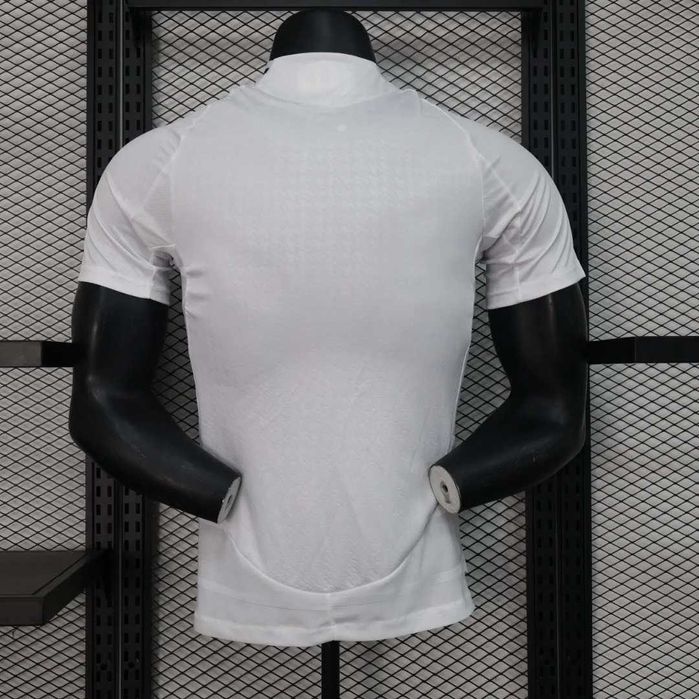 Игрална версия на фланелка Реал Мадрид 2024/25