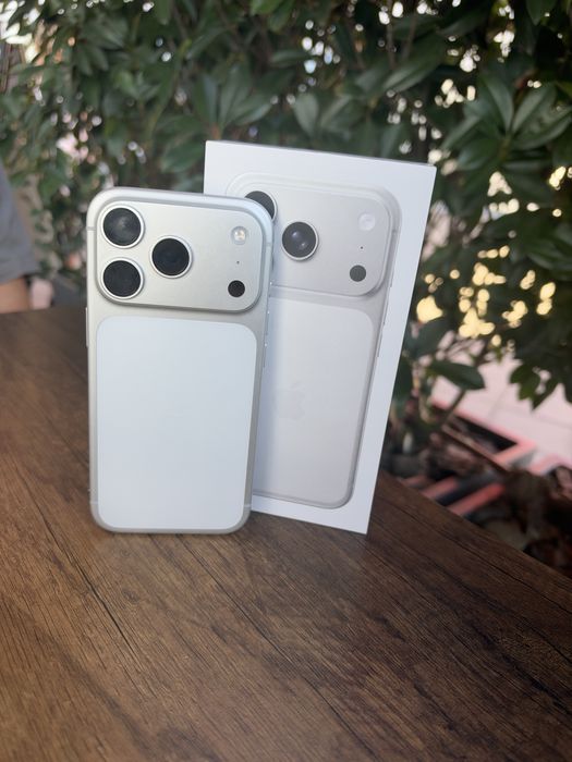 iPhone 17 Pro Silver