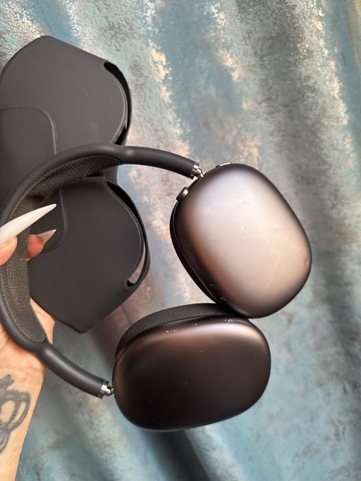 Наушники Apple AirPods Max черный
