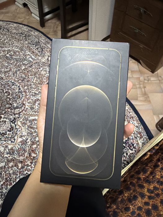 Продам Айфон 12pro