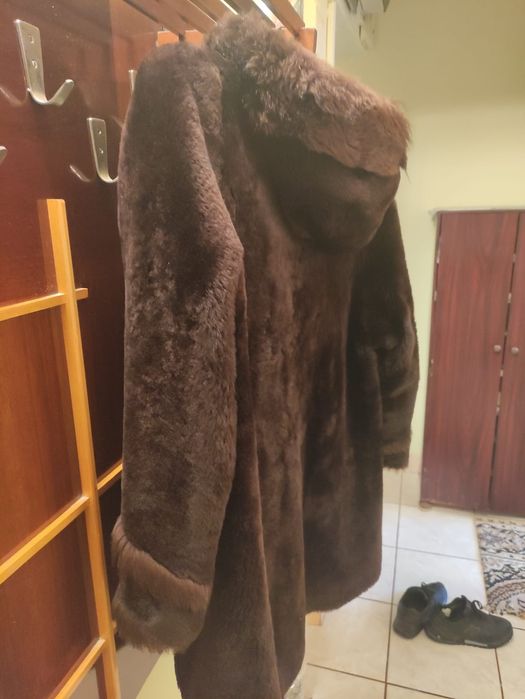 Doua bucati Haina de blana naturala