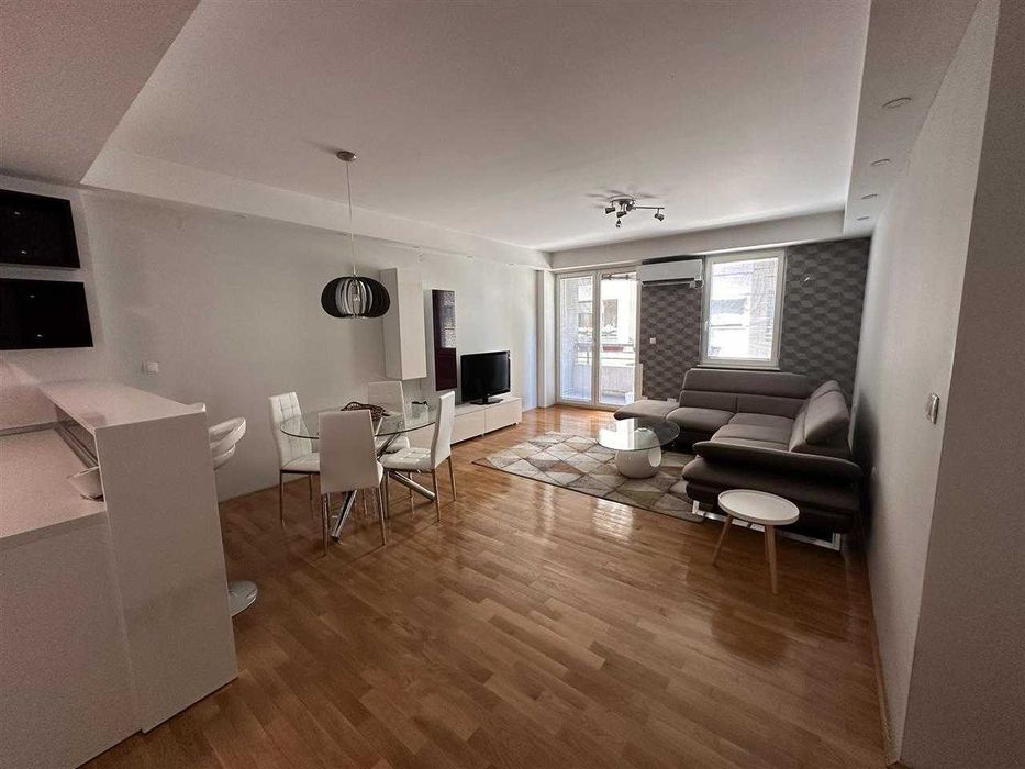 Дава се под наем Двустаен апартамент в Бургас, Център - 72 кв.м за 229.5 € - Снимка #4