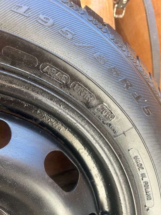 Продавам зимни гуми с джанти за VW