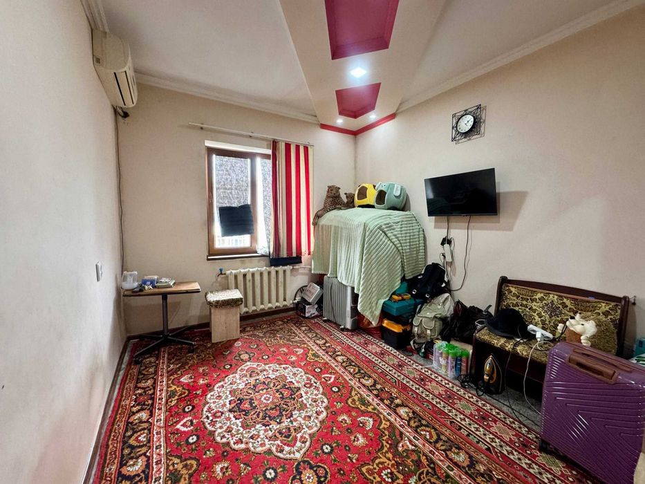 Арзон нархда 6 микрн 2 хонали квартира сотилади