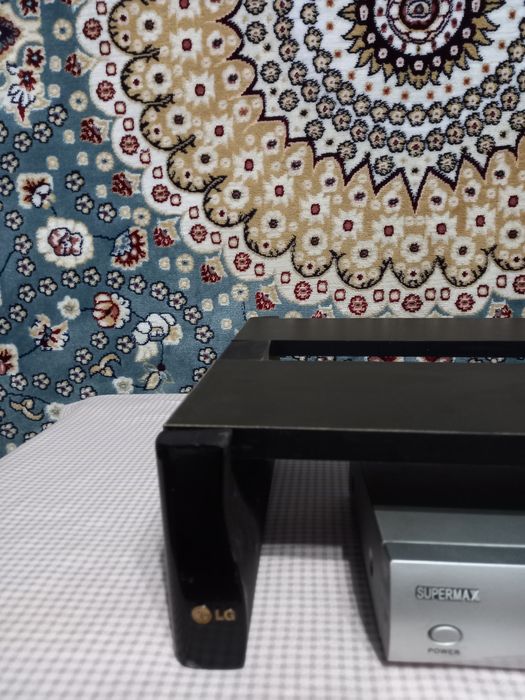 Полки под телевизор,модем.