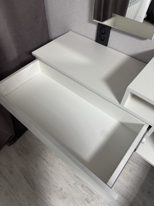 Туалетный столик