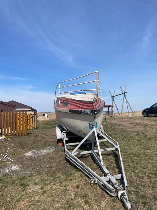 Продам каютный катер