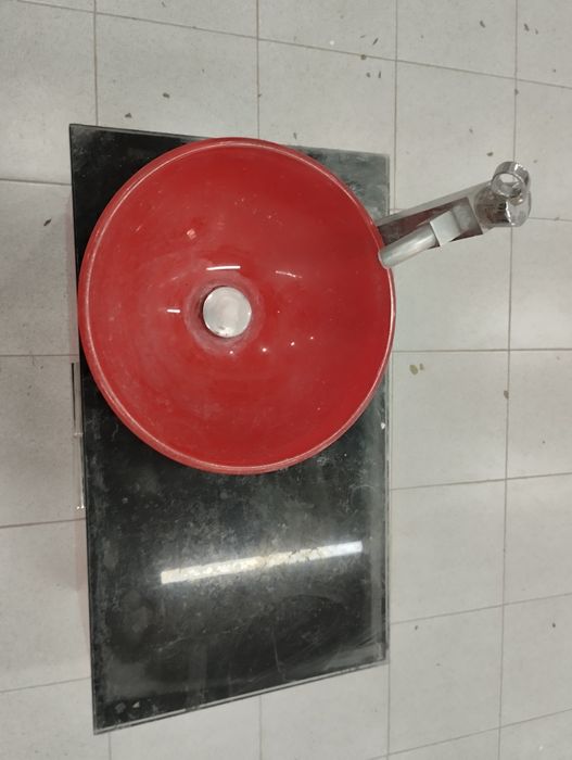 Продам раковину с тумбой