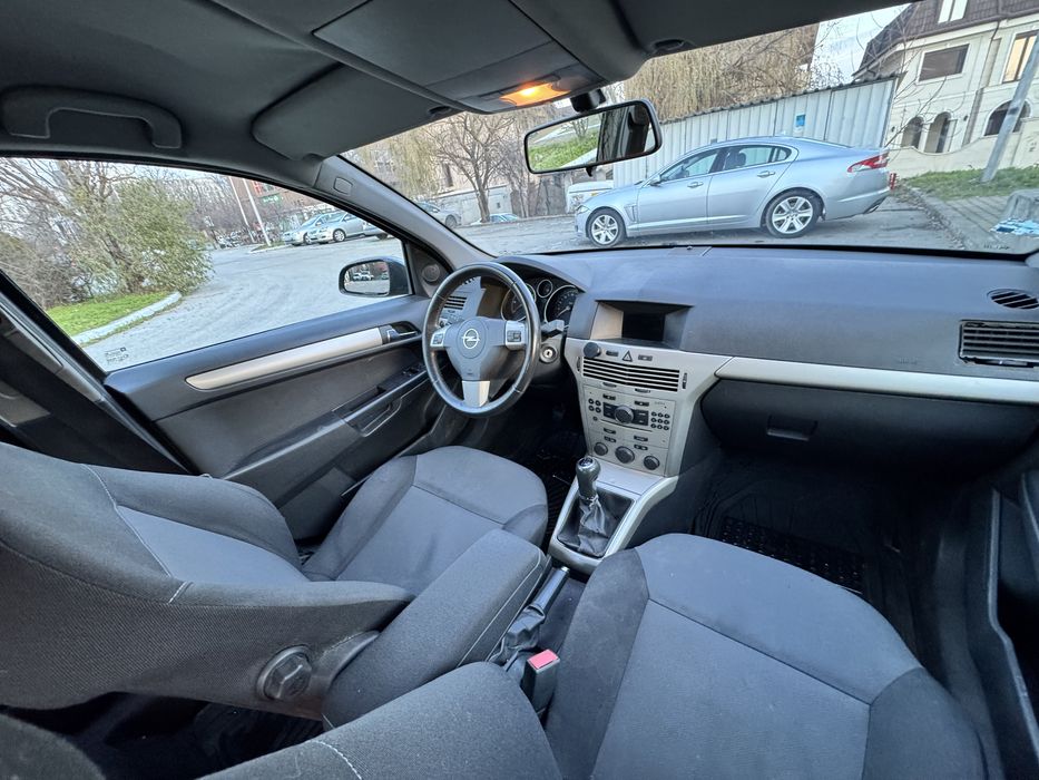 Opel Asta H  • 2009 •
