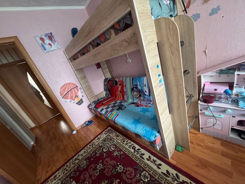 Двух яростный  кровать