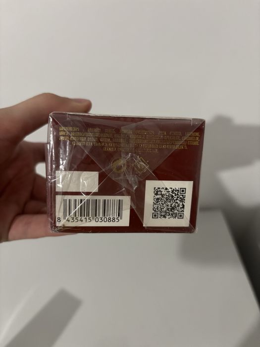 Vand parfum valentino si scandal