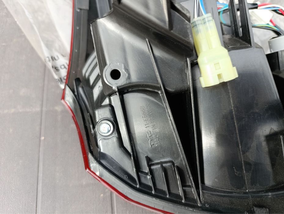 Ляв стоп за Subaru Outback 2010-2014 година