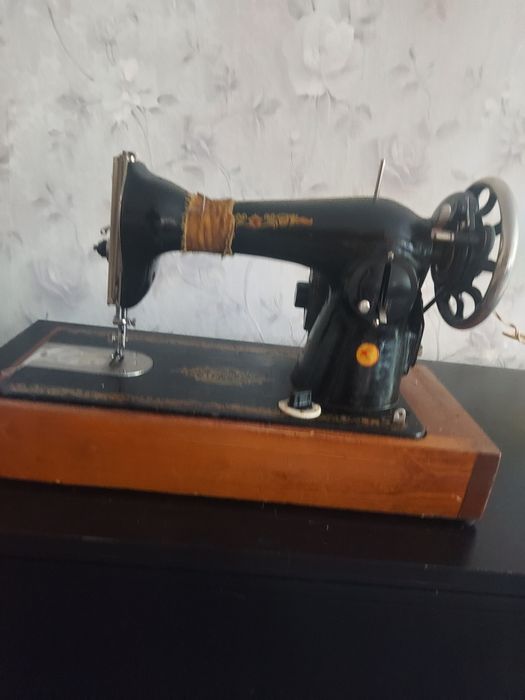 Продаю швейную машинку