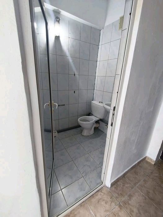 Garsoniera zona Zahana ( peste drum de Nicostil). Este liberă și se poate ocupa din prima zi.