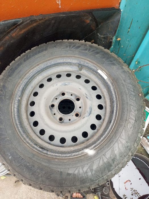 Продаётся резина.