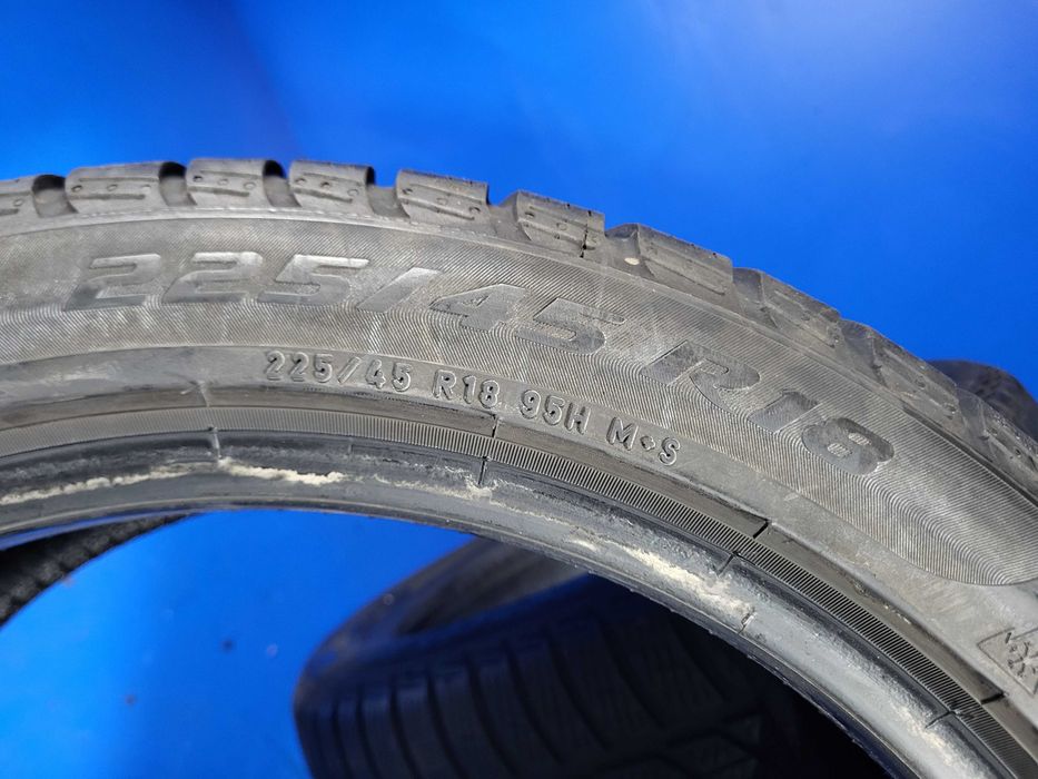 Vand set 4 anvelope m+s iarna 225 45 18 Pirelli Sottozero foarte bune