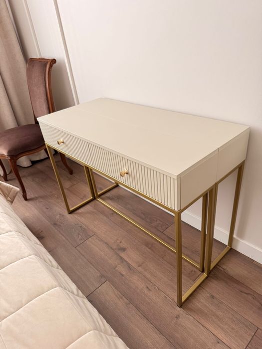 Продам стол раскладной 4 метра