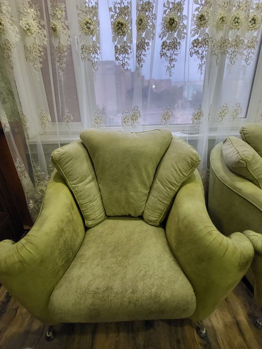 Диван и два кресла