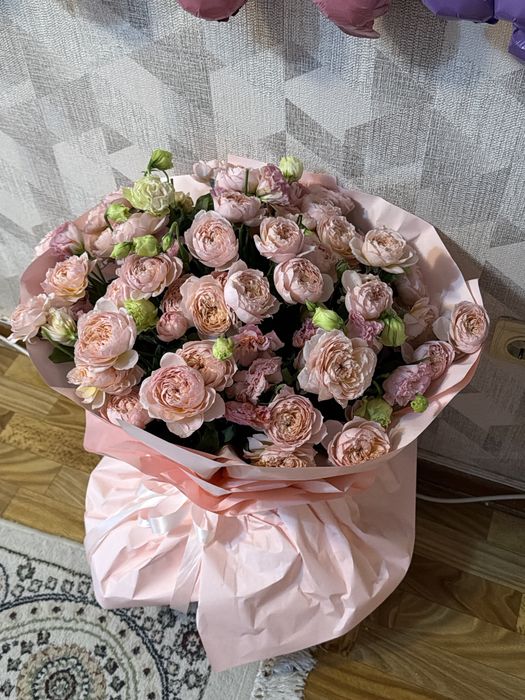 Продаю б/у цветы пионовидные розы