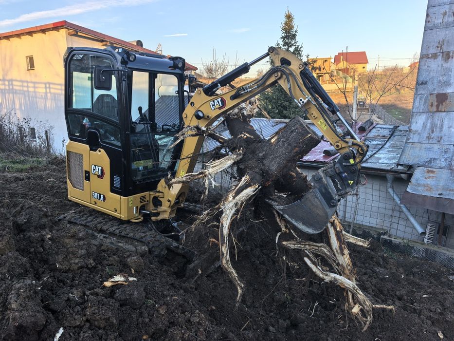 Miniexcavator de inchiriat