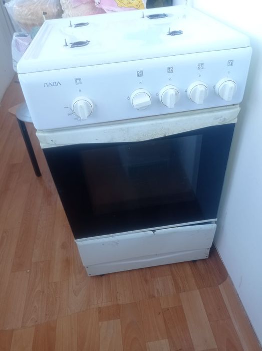 Продам 4 камфорный газ плита.     плита