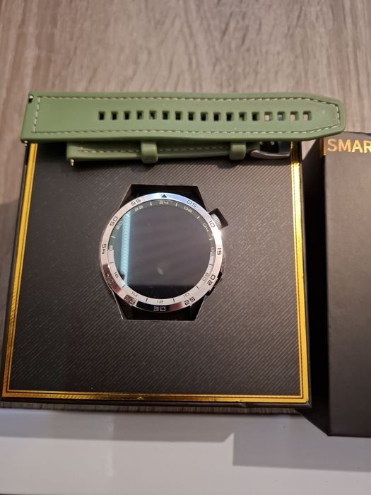 Нов Smart watch смарт часовник 2 бр верижки