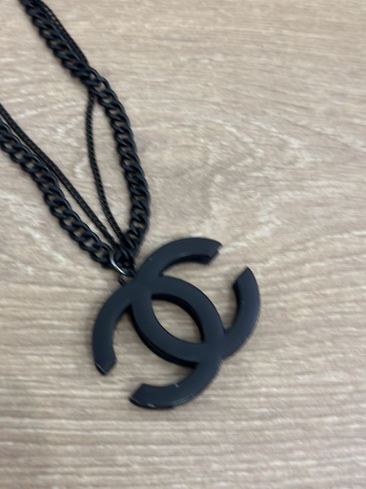 Colier Chanel de metal negru