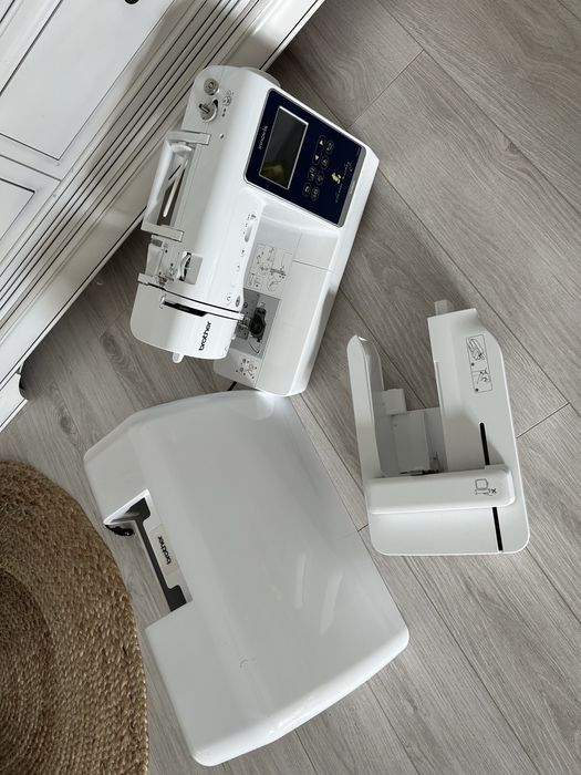 Masina de cusut si brodat brother M280D