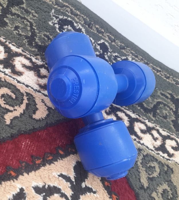 Продам гантели по 1.5кг