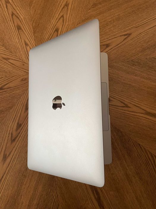 13” MacBook Pro 2022, M2, 256GB SSD, 8GB RAM