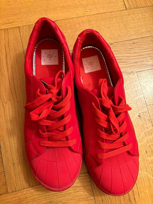 Дамски червени кожени спортни обувки/кецове Bershka 39 номер