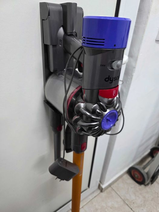 Прахосмукачка DYSON V8