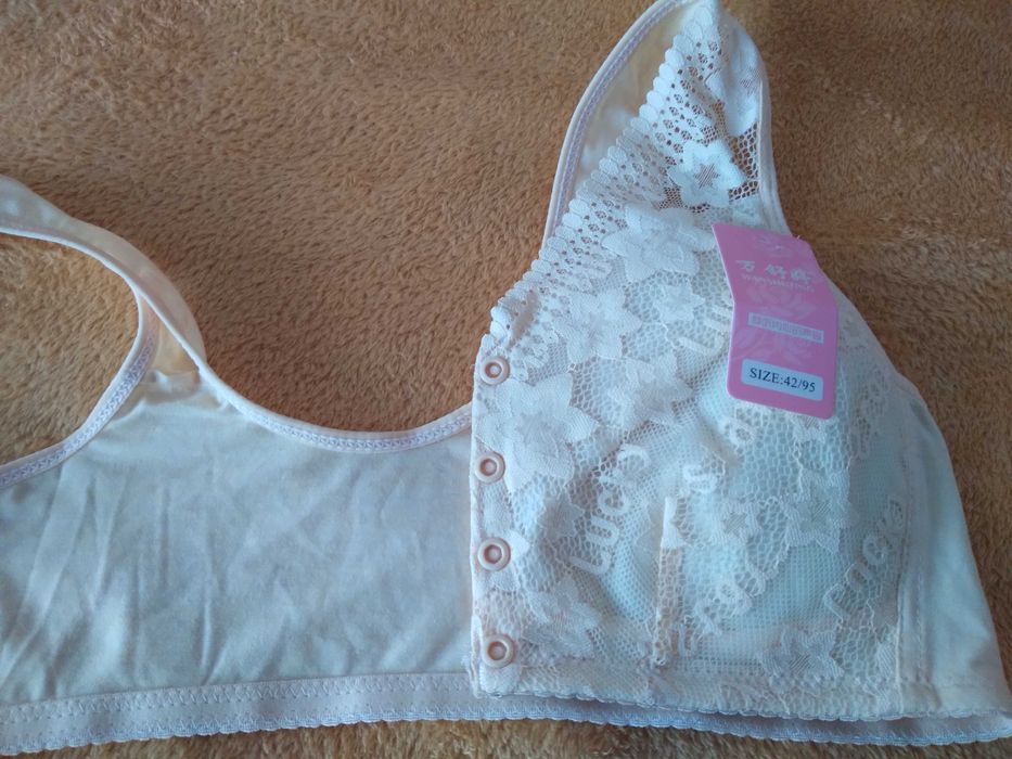 Bustieră cu capse în față mărime 42/95