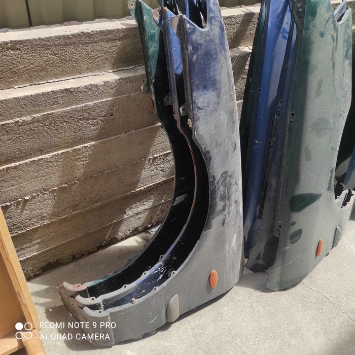 Продам крылья на Мазда 626 птичка