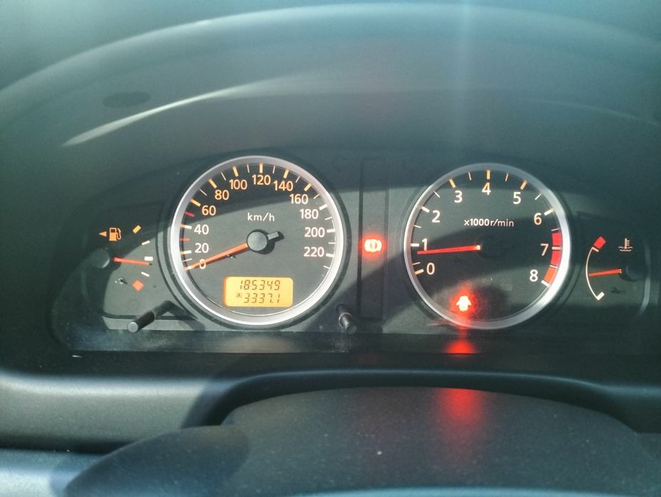 Vând Nissan almera 2006 decembrie,1,5 benzina