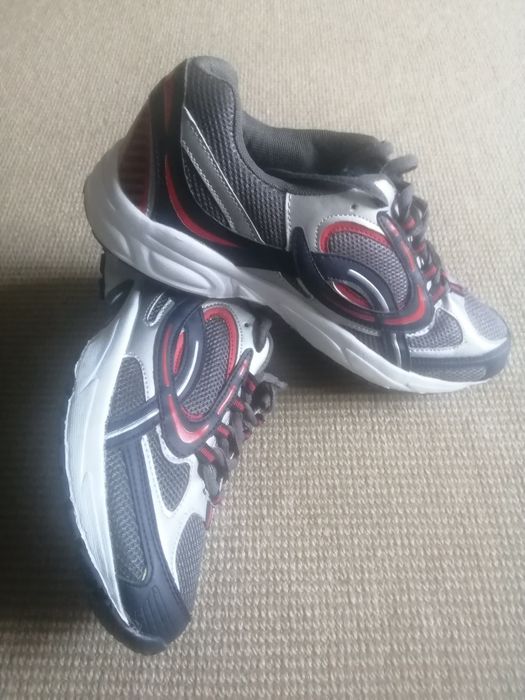 Общо цена чехли, Nike,+маратонки.