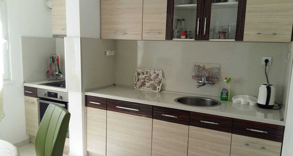 Дава се под наем Тристаен апартамент в Бургас, Зорница - 96 кв.м за 250 € - Снимка #2