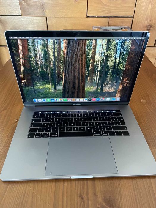 Macbook Pro Space Gray Model A1990 15.4'' 2018 i7 2.2GHz, 16GB, 250 SSD, touchbar