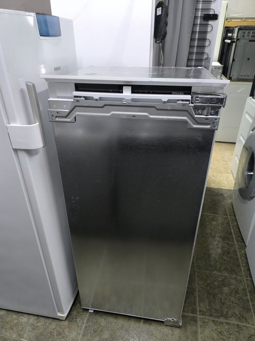 Хладилник с вътрешна камера за вграждане Miele K 7318 D - 187литра.