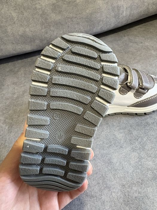 Продам кроссовки детские 20 размер б/у