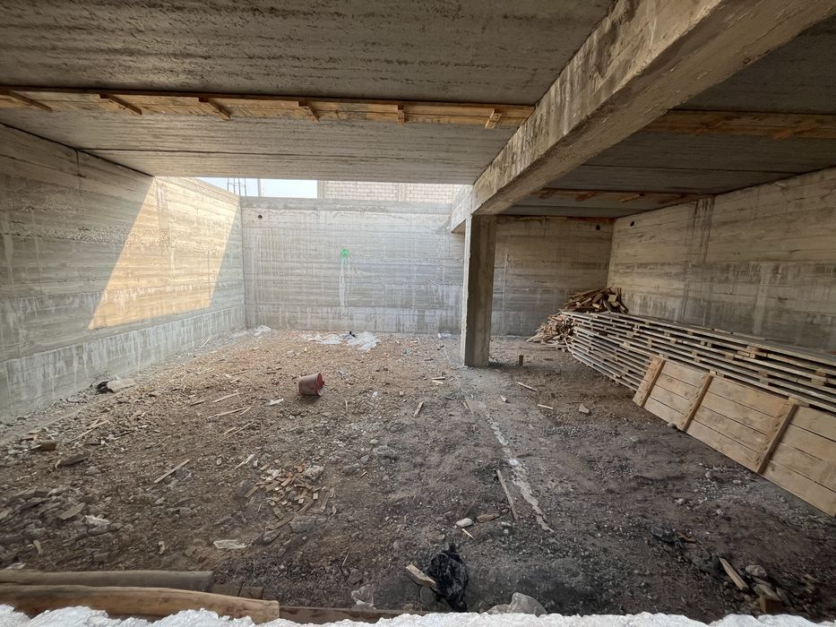 Сергели Хонаботда Йер сотилади срочно 3 сотиx 9,25х32,4