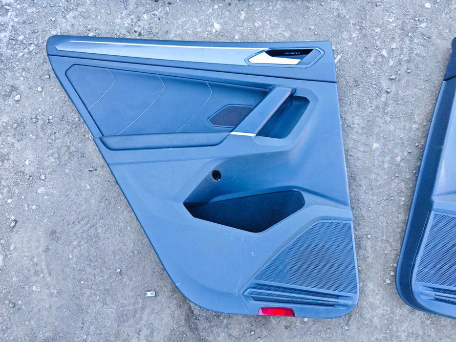 Много запазен R-Line кожен салон с алкантара и текстил VW Tiguan 2021