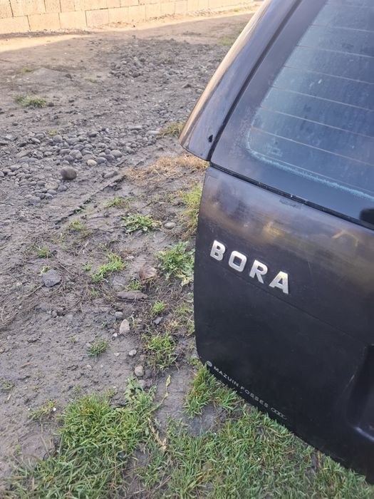 Haion Wolswagen Bora Golf 4 Break cu un mic defect la colț!