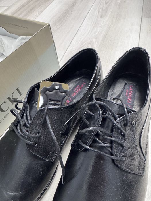 Vand pantofi barbati din piele marimea 44, firma Lasocki.