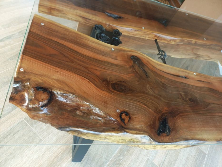 Дизайнерски ръчно изработени маси от масив орех и ковано желязо