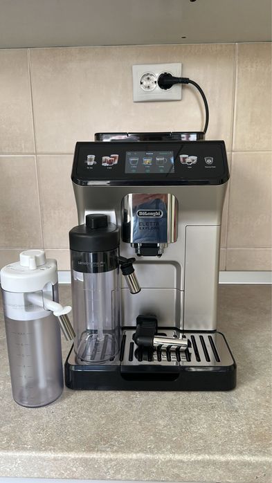 Espressor expresor aparat de cafea tonomat Delonghi elleta explore