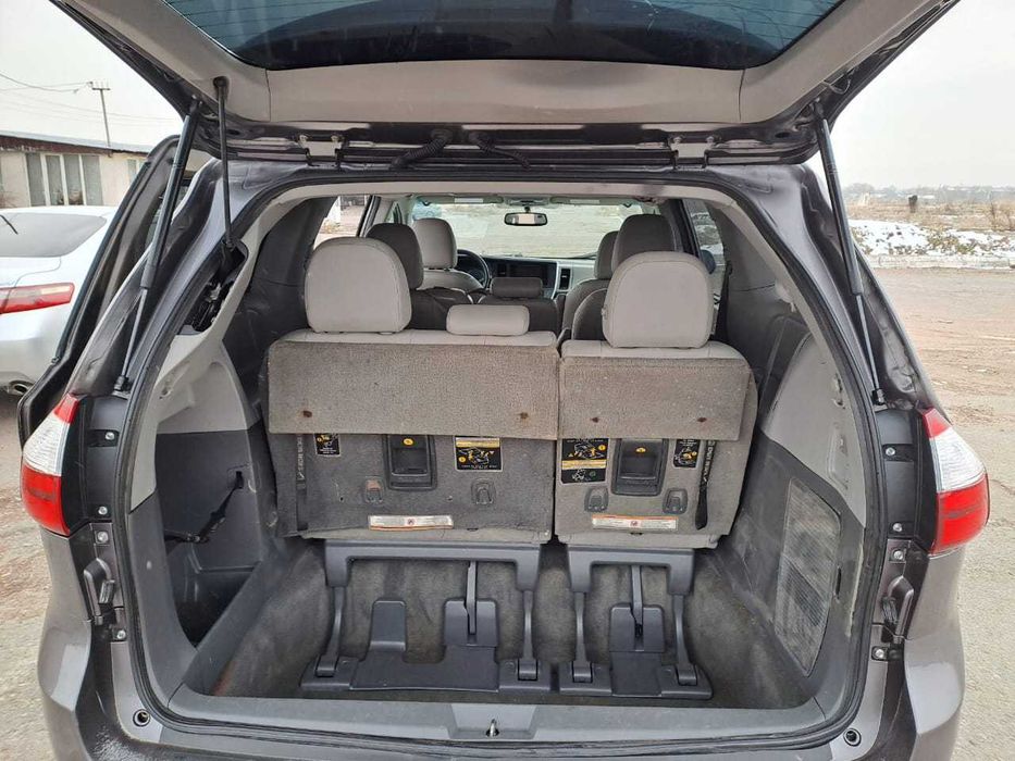 Продам машину -Toyota Sienna